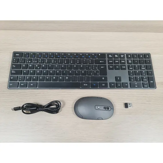 Teclado y Ratón Inalámbrico - Amazon Basics - Ultracompacto Negro