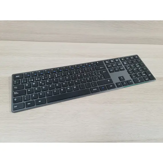Teclado y Ratón Inalámbrico - Amazon Basics - Ultracompacto Negro