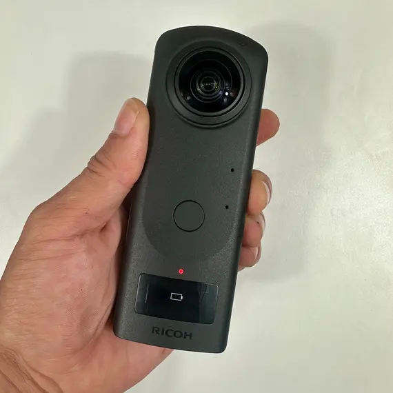 Ricoh THETA Z1