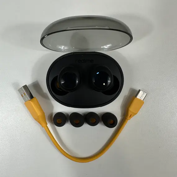 Charging case for TWS Realme Buds Q2s RMA2110 Black with earbuds inside