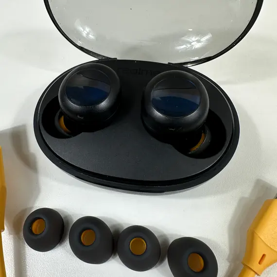 Charging case for TWS Realme Buds Q2s RMA2110 Black with earbuds inside
