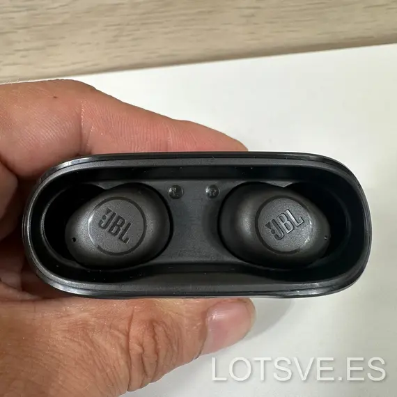 Auriculares inalámbricos JBL Wave Buds Black con estuche de carga